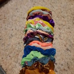 21 Hair Scruchies With Holder