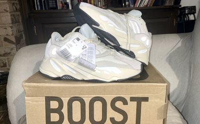 YEEZY-Boost 700 Analog