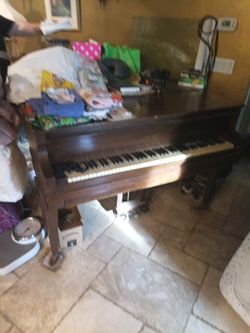 Franklin player panio vintage needs work done to it restoration wise