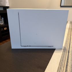 MacBook Air M3 13” 16gb RAM 512gb Storage. 3 Battery cycles