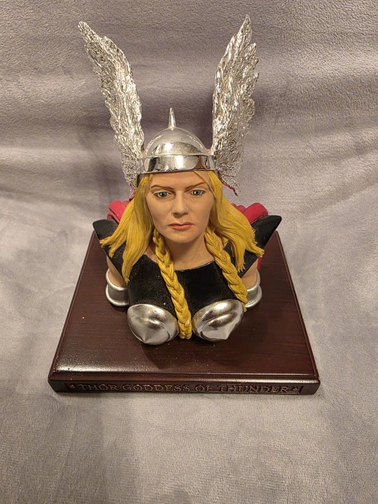 Earth X Thor Goddess of Thunder LIMITED EDITION RESIN BUST
