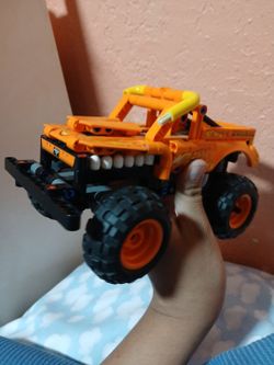 El Toro monster truck lego set