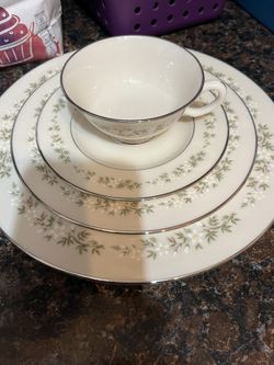 Lenox Fine China Brookdale 62 Pieces