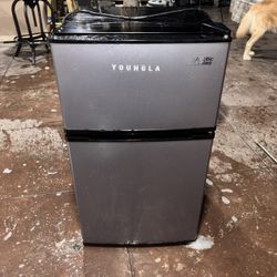 Mini Fridge 