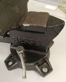 BESSEY 6" BENCH VICE