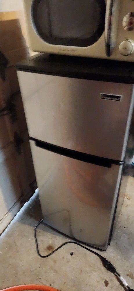 Magic Chef Mini Fridge