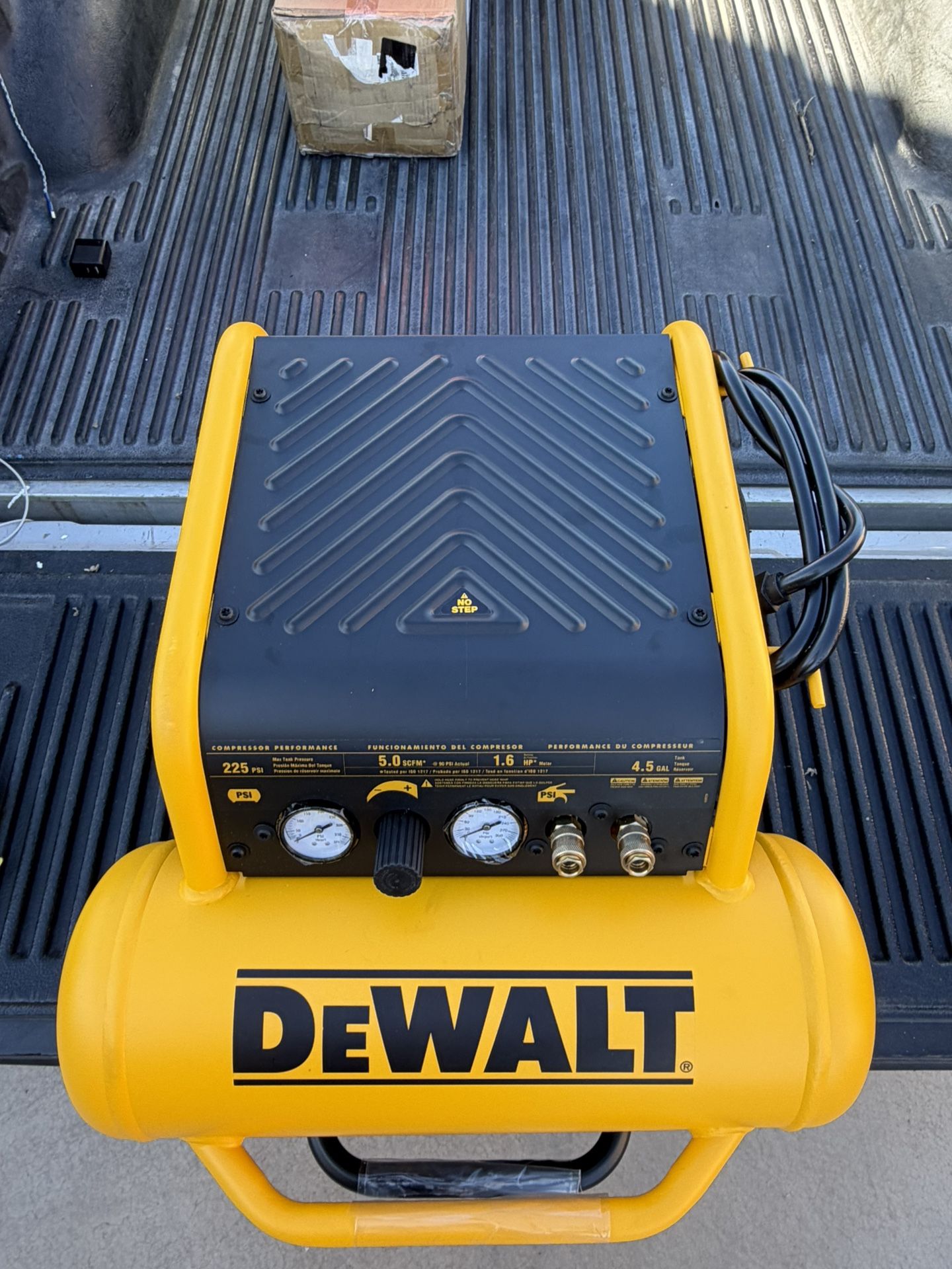 DeWalt Heavy-Duty 225 PSI Air Compressor – New (Open Box)