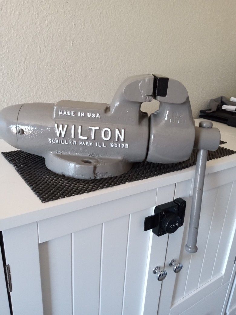 Wilton 4 Inch Bullet Vise for Sale in Victorville, CA - OfferUp