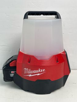 Milwaukee Compact Site Light with Flood Mode