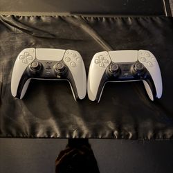 PS5 Controllers