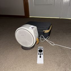 Portable smart ceiling projector Benq GV 30 FIRM ON PRICE