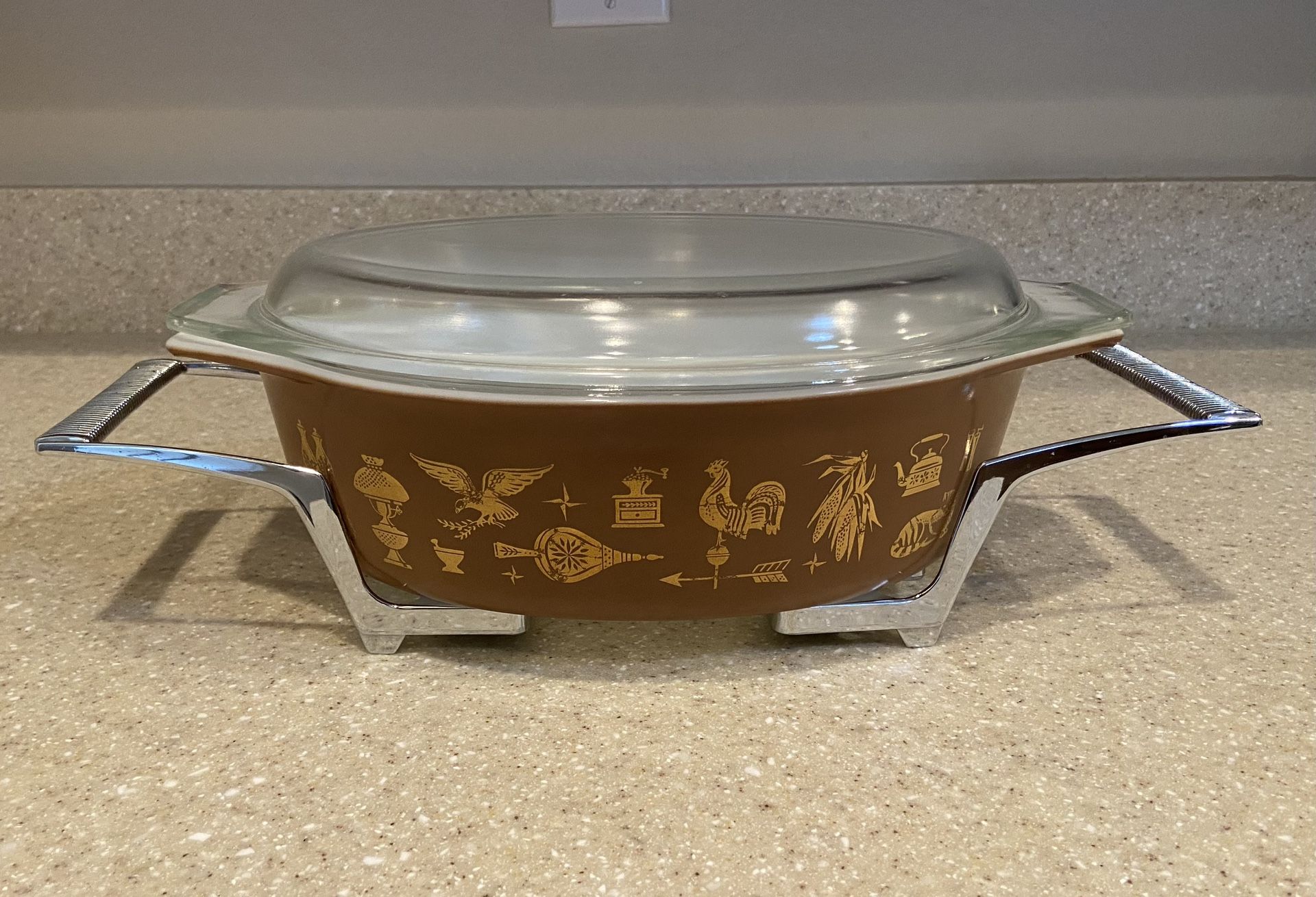 Vintage/ Collectible Pyrex Casserole Dish 