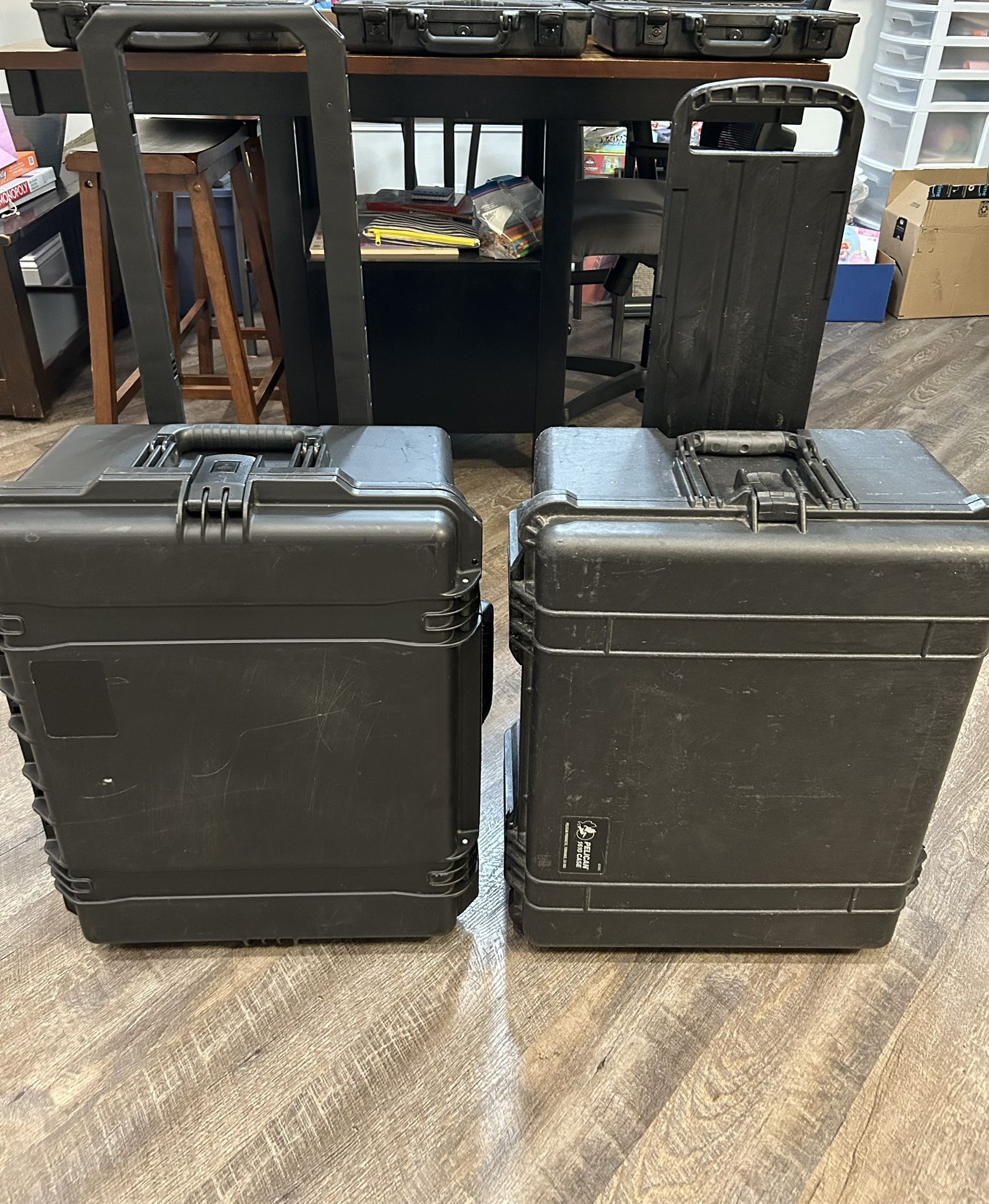 1610 PELICAN CASES ON WHEELS (2)