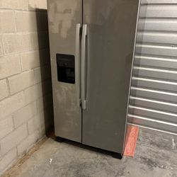 Double Door Refrigerator With Ice Maker