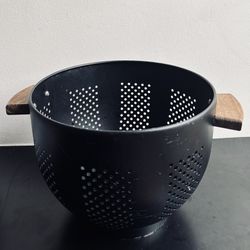 BeFare  large Metal Colander with Wood Handle & Stable Base