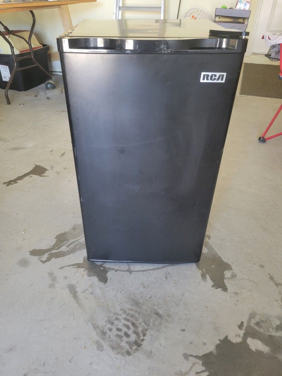 MINI FRIDGE with Freezer RCA