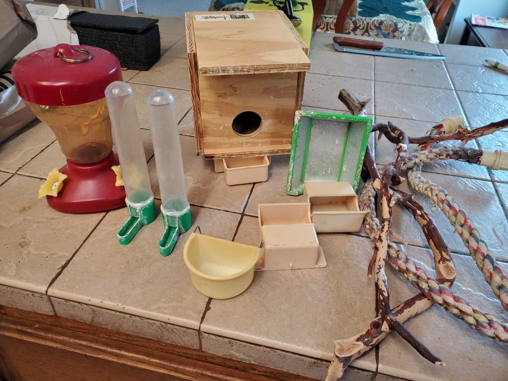 Bird Cage Accessories/ Need Some Basic Cleaning 