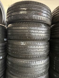 215/55/R17 marca KUMHO las 4 llantas usadas instaladas y balanceadas