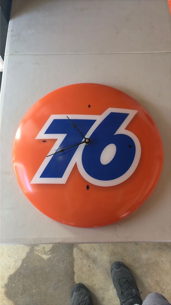 Battery operated clock for Sale in Brea, CA - OfferUp