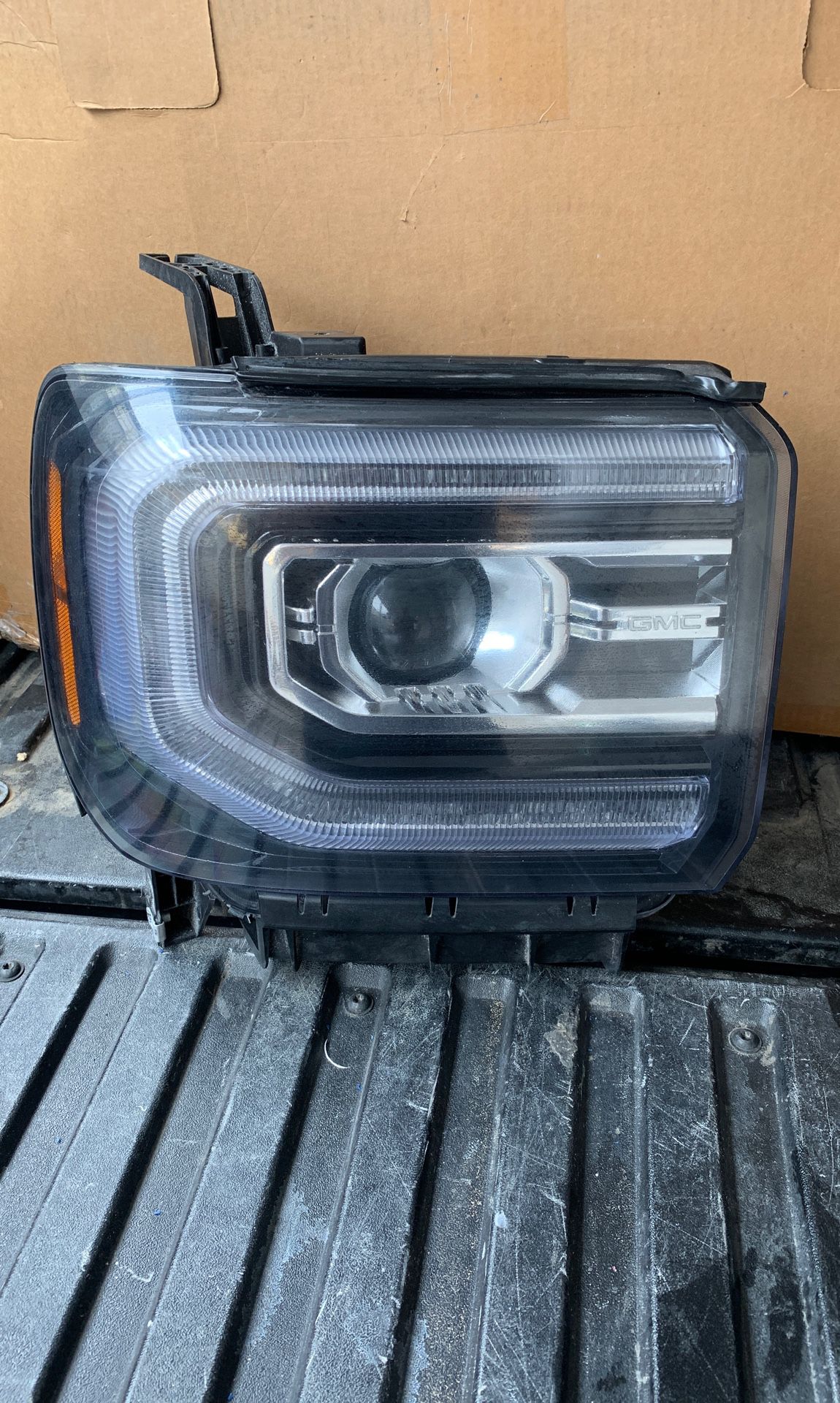 2017 2019 GMC Sierra headlight
