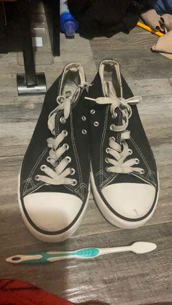 Black low cut vans size 8