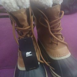 BRAND NEW WOMEN'S WINTER BOOTS