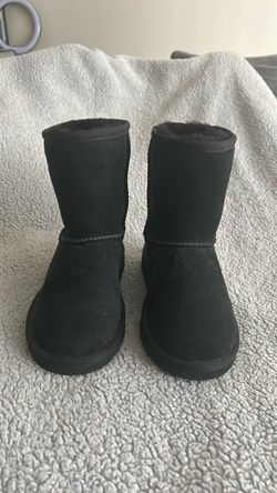 1Y UGGs black