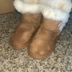 Girls Faux fur Boots Size 7
