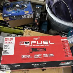 Milwaukee Multi Tool Kit 12v