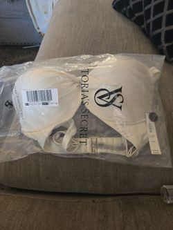 Brand new Victoria's secret bra size 34DDD Brand new in package