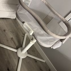 Halo BassiNest Swivel Sleeper - Baby Bassinet