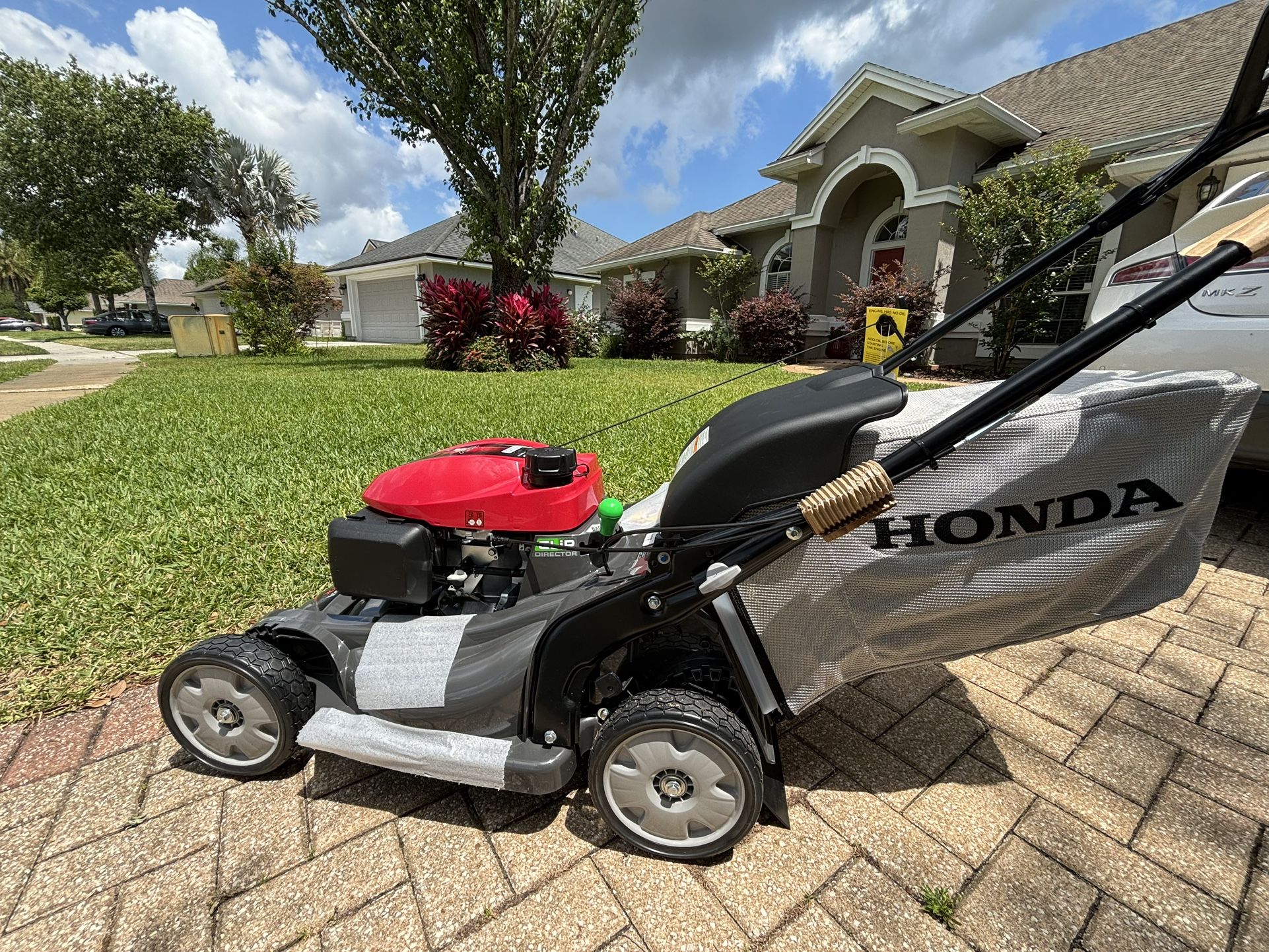 LAWN MOWER HONDA . HRX217 