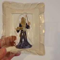 Vtg Harry Potter Dumbledore Ornament Enesco 2001 Sealed In Blister No Outer Box.
Height approximately 3.5". Weight 3oz plus shipping materials.