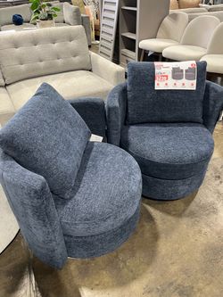 Thomasville davos swivel chairs 2-pack