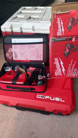 Milwaukee M12 (1/4 Hex Screwdriver Kit Batteries Charger Soft Case (NEW) Cat No. 2401-22 )