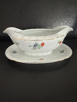 Edelstein Bavaria Porcelain "Frauenlob" Pattern 2 Pour Gravy Boat & attached Plate 1920's
