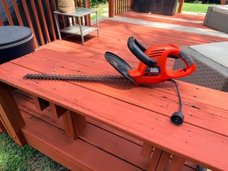 Black and Decker 22in hedge trimmer electric!!