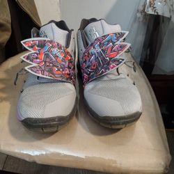 Kyrie 5 Size 6y