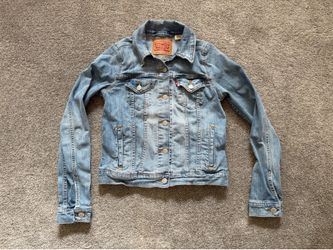 Size S - Levis  Cropped Jean Jacket Denim Women’s  Retro Trucker Classic