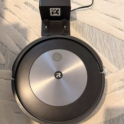 I Robot Roomba Vacuum  J7