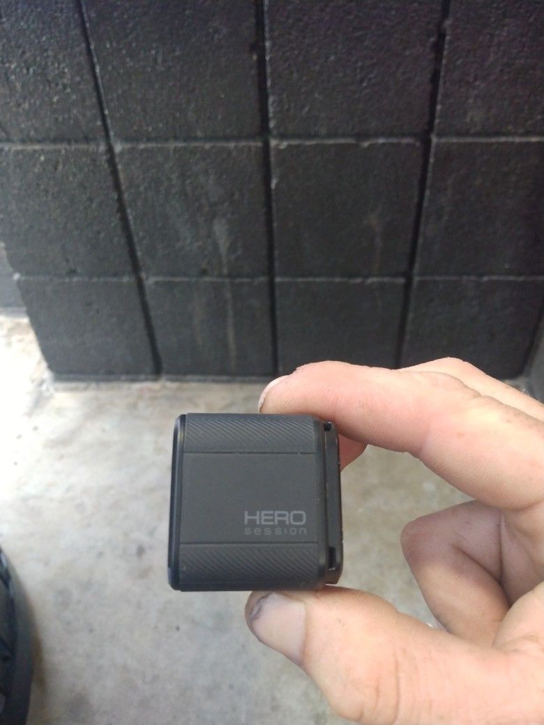 GO PRO HERO SESSION $75(128GB) Electronics & Media