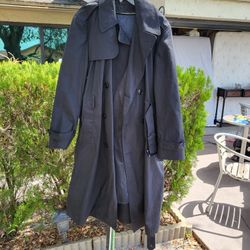 Men's Size 44L Trench Coat never worn with removable liner 