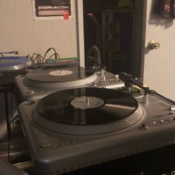 Vestax Pdx 2000 And Numark Ttx  