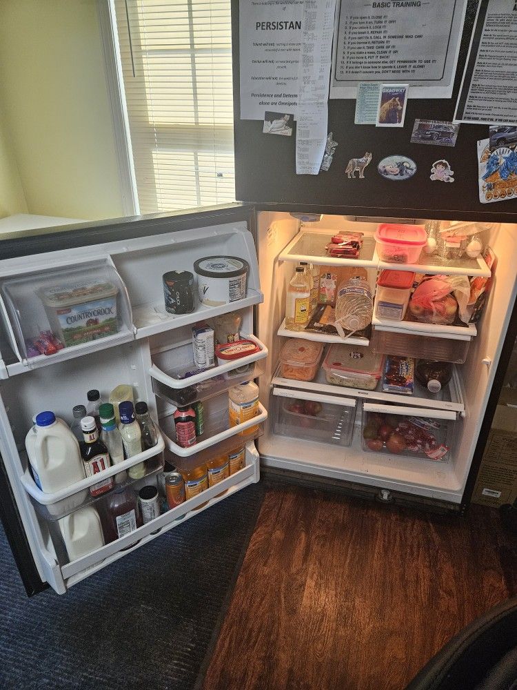 Kenmore Coldspot Refrigerator.
