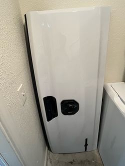 White ram tailgate 1500 with oem camera