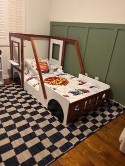 Car platform toddler bed