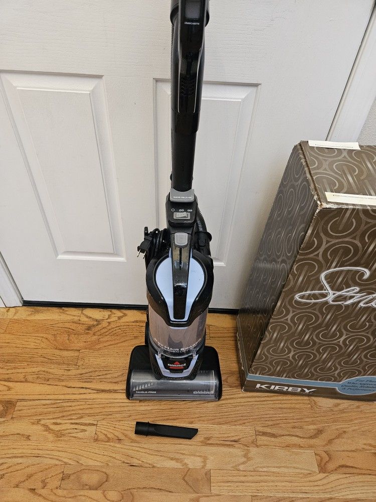 New Cond BISSEL VACUUM CLEANER WORKS EXCELLENT , AMAZING POWER SUCES , WORKS EXCELLENT , IN THE BOX
