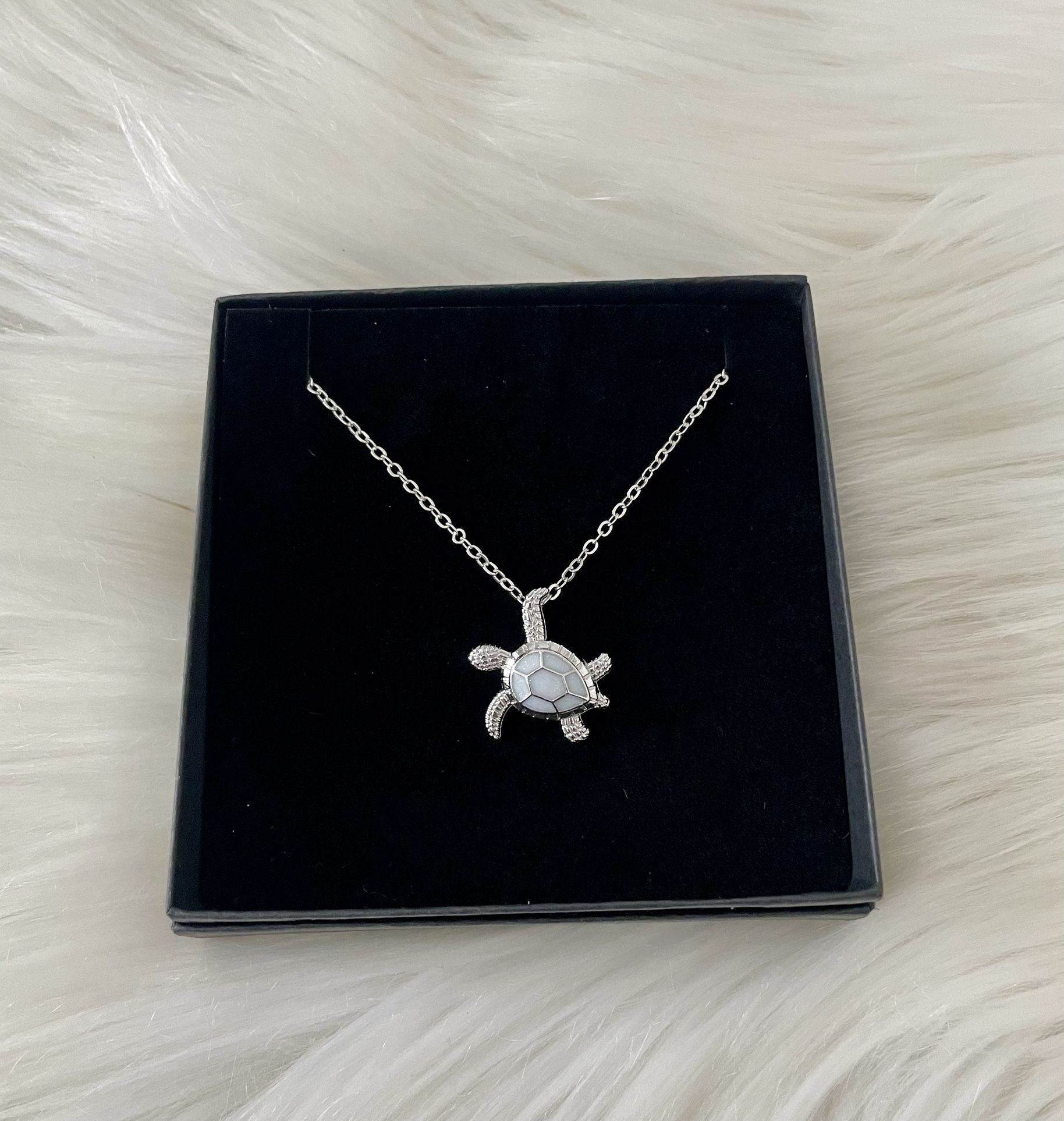 Brand New Cute Sea Turtle White Pendant Silver Necklace 