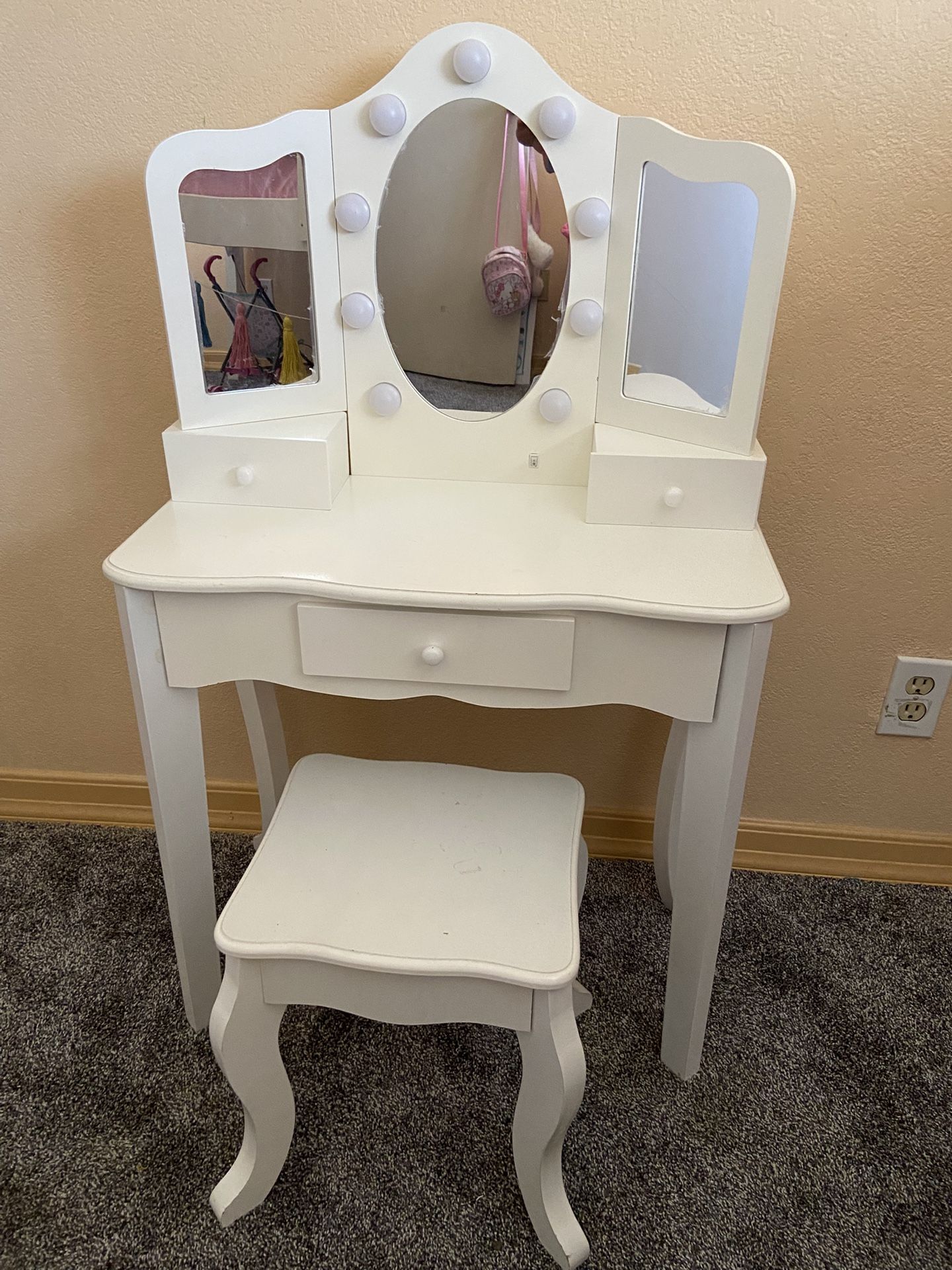 Girl’s Vanity Set
