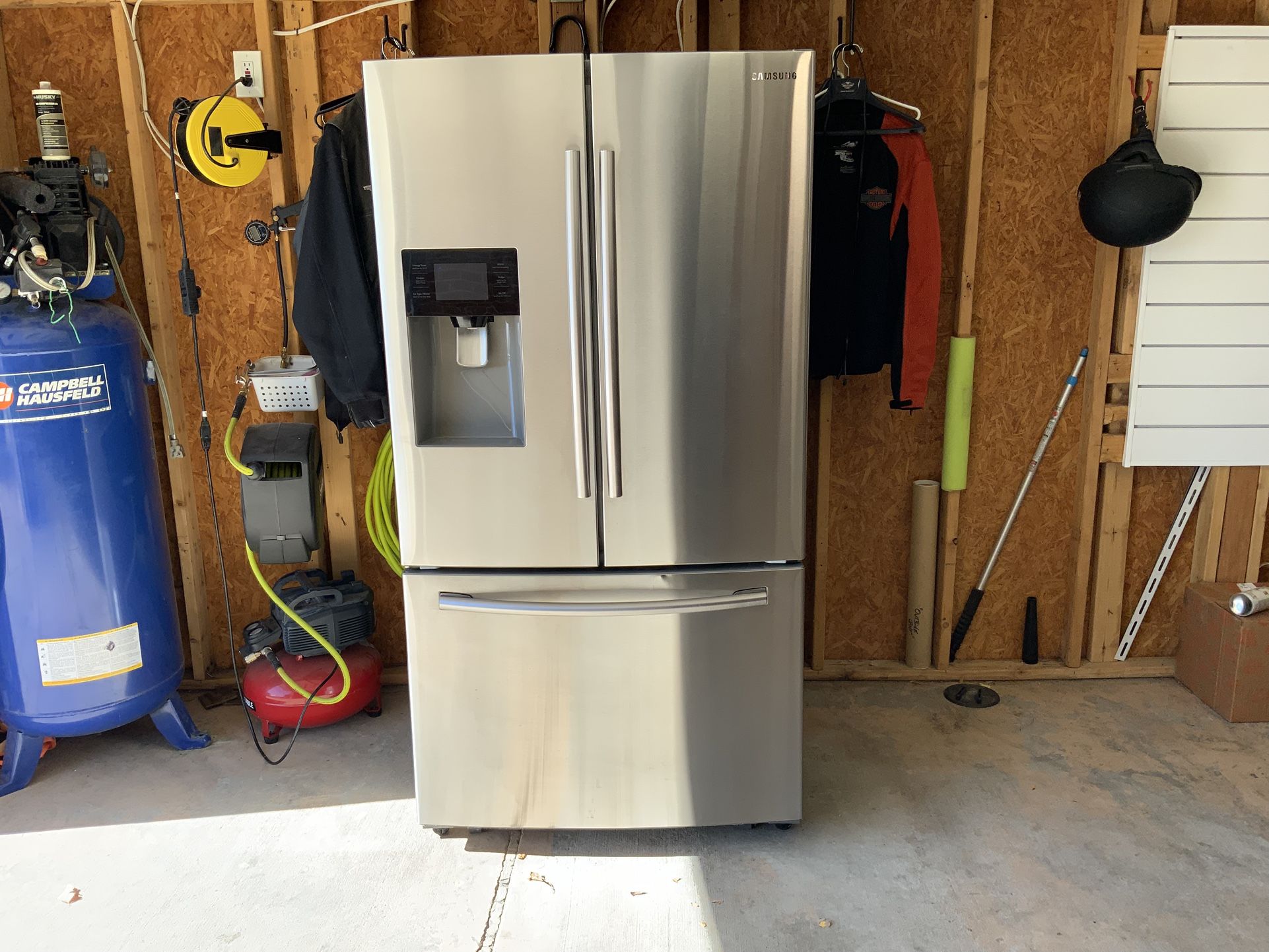 Samsung Refrigerator Impeccably Clean!!!